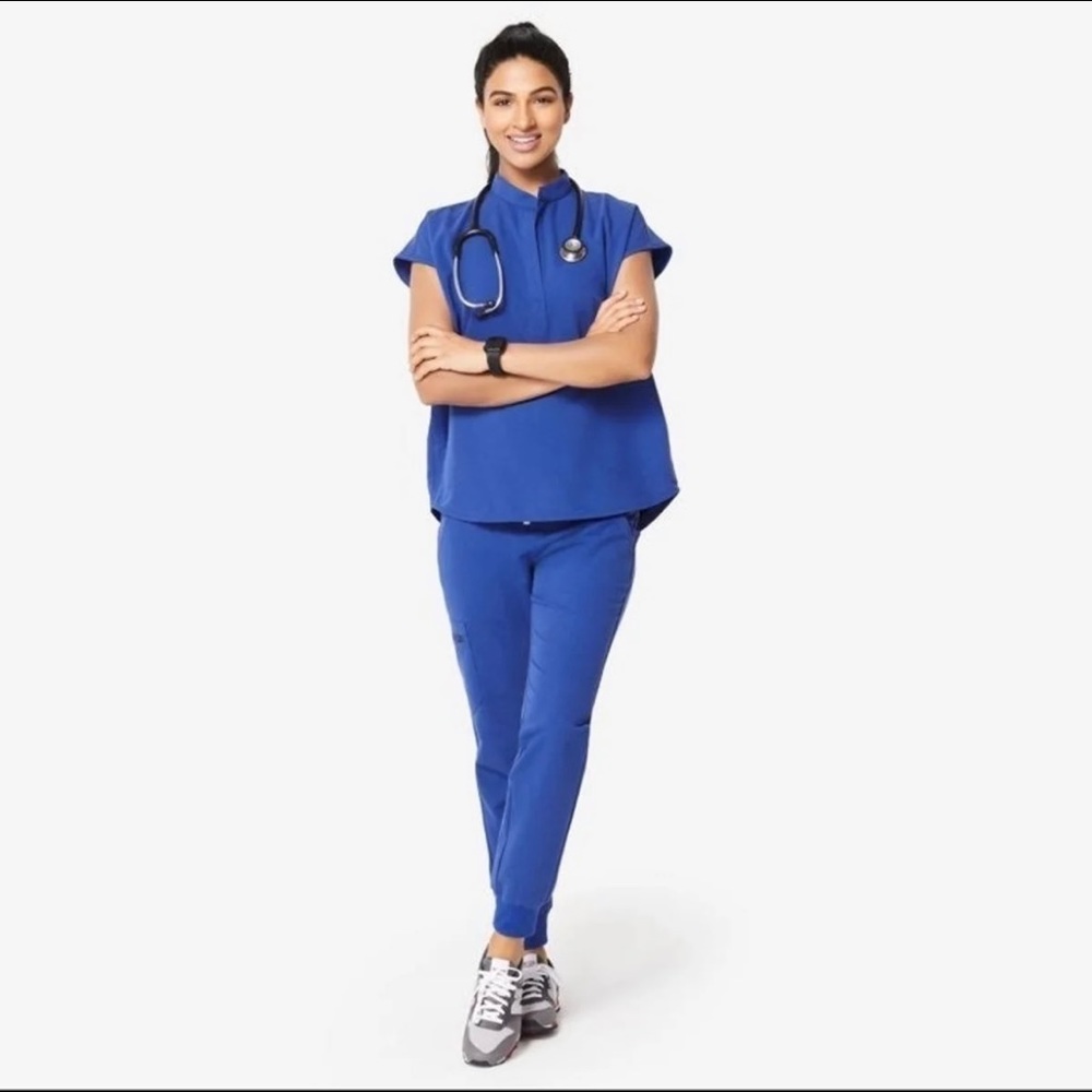 NEW XS RAFAELA FIGS SCRUB TOP